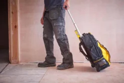 STANLEY - Sac à Dos Porte-Outils Avec Roulettes Et Poignée Télescopique 24 STANLEY - Sac à Dos Porte-Outils Avec Roulettes Et Poignée Télescopique -Outillage Soldes Boutique 1 79 215 Sac mobile Stanley