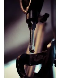 HOLZPROFI - KTPM Kit De Transformation Perceuse à Colonne En Mortaiseuse à Bédane Carré -Outillage Soldes Boutique HOLZPROFI KTPM Kit de transformation perceuse a colonne 1